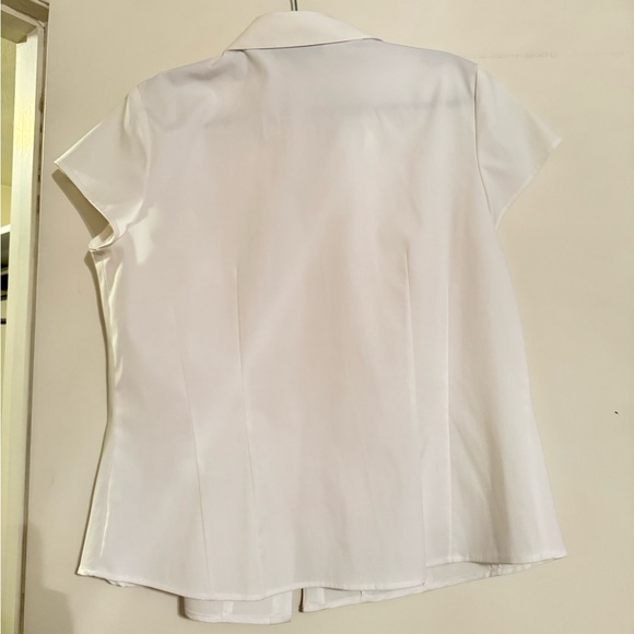 Collared white button-up blouse - Picture 2 of 3